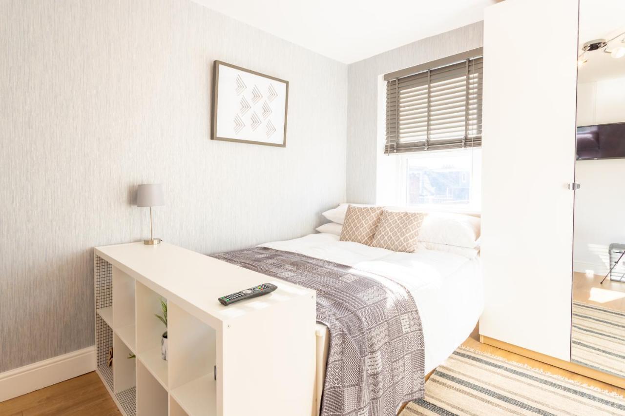 Modern And Chic Flat For 2 People In West Kilburn By Queen's Park * Londen